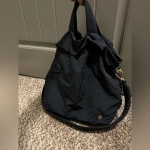 Lululemon On My Level Bag 19L, black with gold hardware